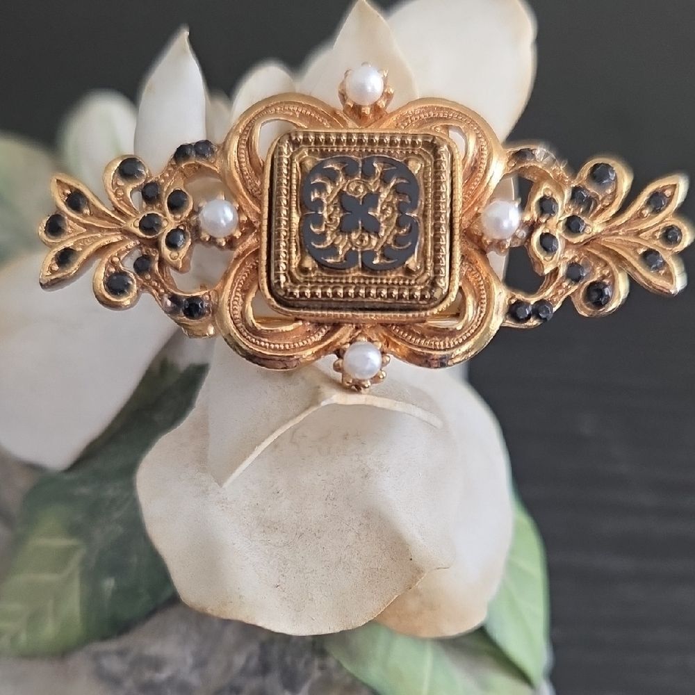 Fili Brooch with Pearl Accents